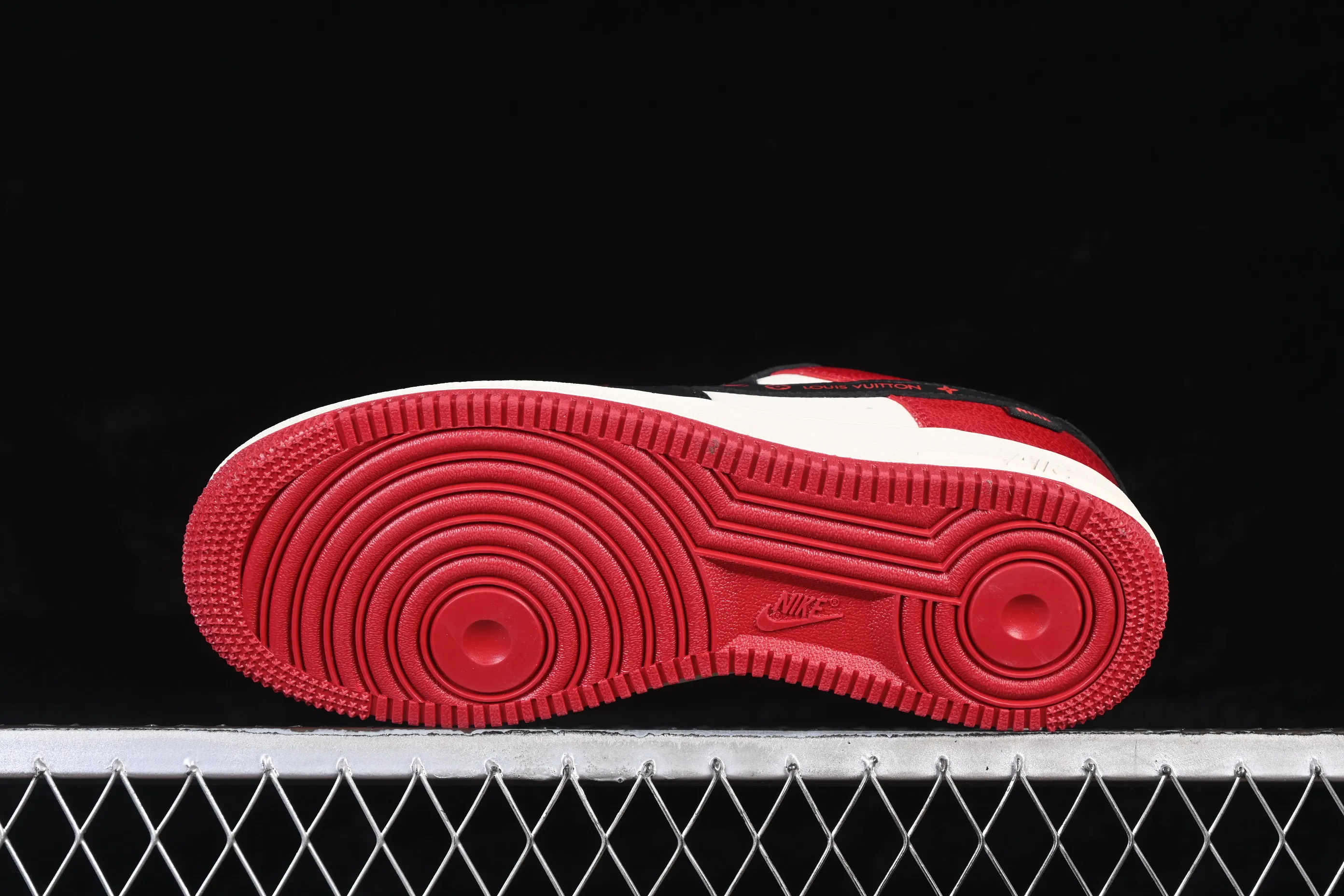 All categories Nk Air Force 1 Air Force series Nk Air Force 1 Low Air Force low-top Nike Air Force 1'07 Low limited edition red and black color matching Air Force 1 low-top casual sneakers KD1688-007